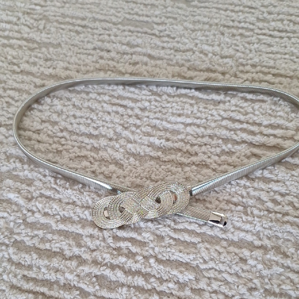 Silver toned Metal  Stretch 28-32